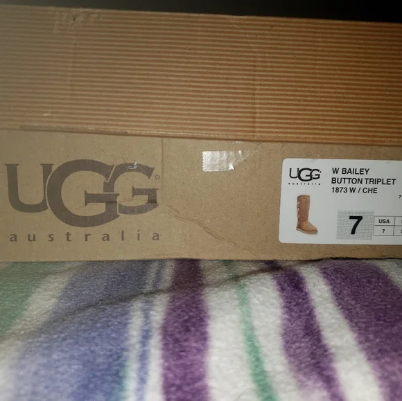 Uggs - Picture 2 of 5
